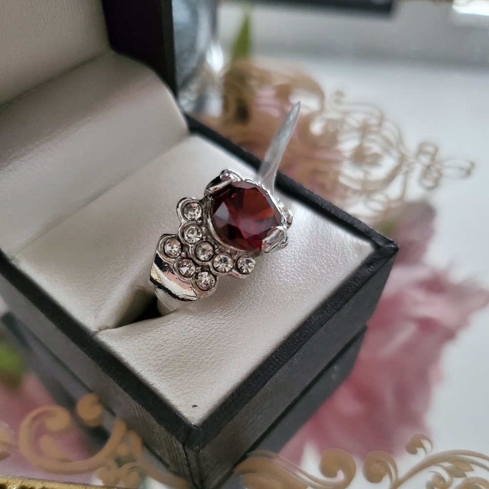 Elegant ruby ring - Picture 2 of 3